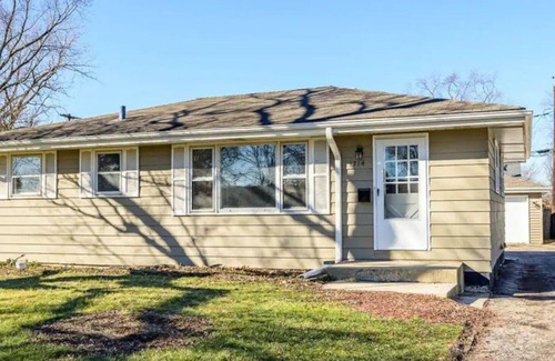 Wheaton Casa | Feel good, live well in this cozy Wheaton 3 bedroom!