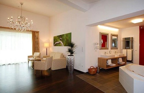 Hinterstoder Casa | Feel-good suite 4-star deluxe, shower and bath, WC - Relax- & Wanderhotel