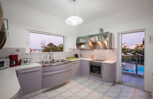 Kato Galatas Casa | Feel like Home, sunlight apartment, seaview & pool