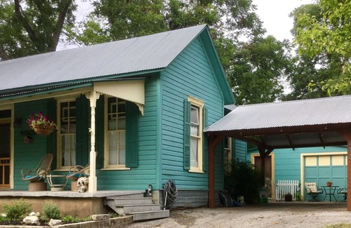 New Braunfels Cabaña | Feel local! A Football Field Stroll to Downtown & the River! Pets encouraged!