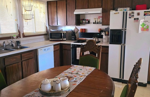 Belle Fourche Casa | Feel Right at Home in this Charming 3-bedroom house with WiFi, AC, Full Kitchen