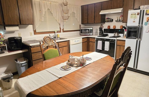 Belle Fourche Casa | Feel Right at Home in this Charming 3-bedroom house with WiFi, AC, Full Kitchen
