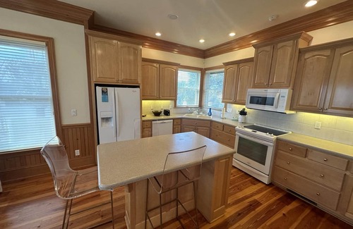 Treasure Beach Village Casa | FEELIN' BETTER Large Home w/ Elevator, Private Office & Balcony views of SGI