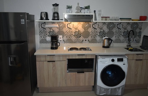 West Coast Casa | Feels like home 1 Bed retreat conveniently located to many places of interest.
