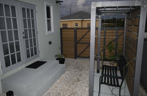 West Coast Casa | Feels like home 1 Bed retreat conveniently located to many places of interest.