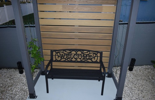 West Coast Casa | Feels like home 1 Bed retreat conveniently located to many places of interest.