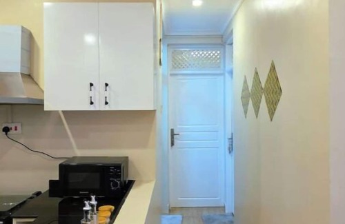 Dar es Salaam Apartamento | Fefe's 2BR Apartment with Swimming Pool