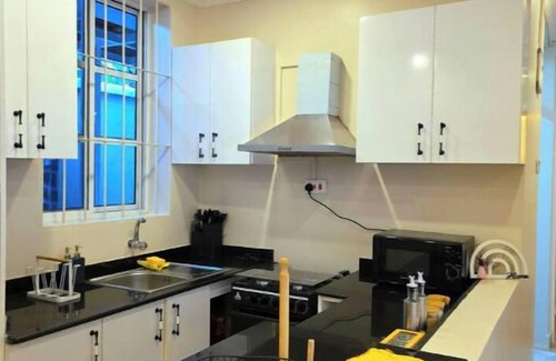 Dar es Salaam Apartamento | Fefe's 2BR Apartment with Swimming Pool