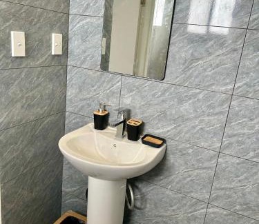 Nuku'alofa Casa | Feiloakimisi Retreat King Ensuite with Private Veranda Free Parking