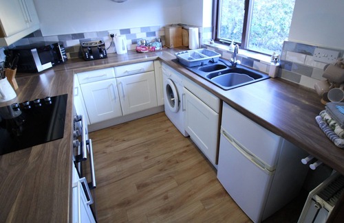 Allithwaite Cabaña | Fell View close to Lake Windermere with leisure club included.