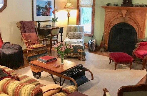 Cramahe Casa | Fells Meadows Farmhouse on Country Property