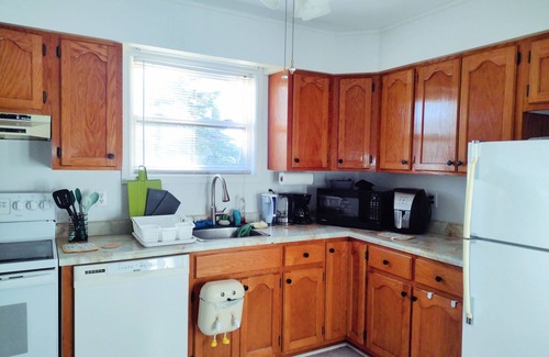 Dartmouth Casa | (Female Only)Clean Private Room with work space