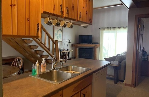 Minocqua Condominio | Fence Lake Condo #10 - Docking, WIFI, Beach
