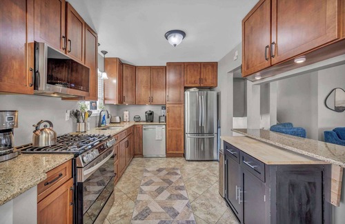 Mayfield Heights Casa | Fenced backyard - Pets OK - 3 Bd 3 Ba