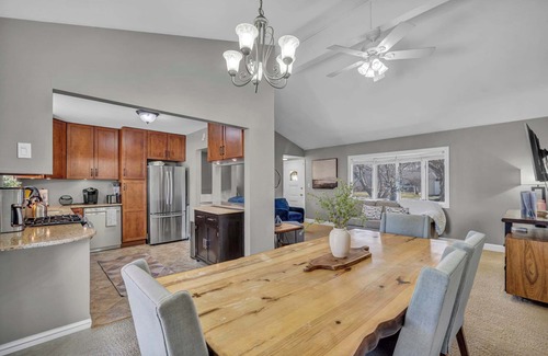 Mayfield Heights Casa | Fenced backyard - Pets OK - 3 Bd 3 Ba