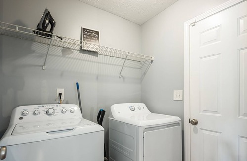 Emerson Casa | Fenced BKYD & Firepit 1 Mile To Lakepoint Sports