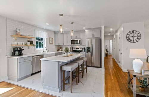 Parkesburg Casa | Fenced In Back Yard - Hot tub - King Bed