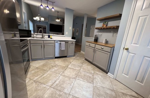 Evergreen Casa | Fenced In|Pet Friendly|King Bed|Heart of Cary