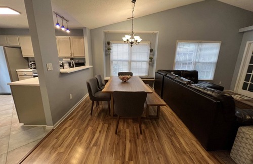 Evergreen Casa | Fenced In|Pet Friendly|King Bed|Heart of Cary
