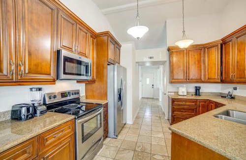 Garland Casa | Fenced-In Yard Home Less Than 1 Mi to Lake Ray Hubbard!