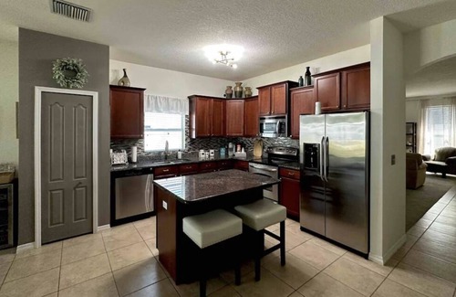 Bloomingdale Casa | Fenced in - Walk to Brandon boat ramp & 25 minutes to Busch Garden theme parks!