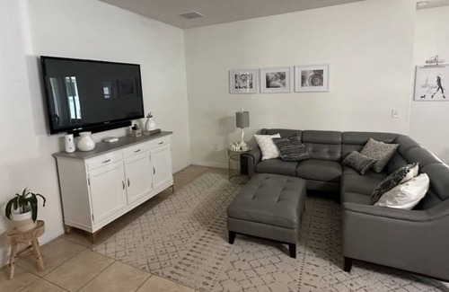 Bloomingdale Casa | Fenced in - Walk to Brandon boat ramp & 25 minutes to Busch Garden theme parks!