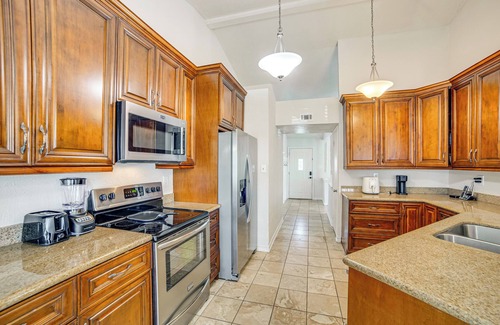 Garland Casa | Fenced-In Yard: Home < 1 Mi to Lake Ray Hubbard!