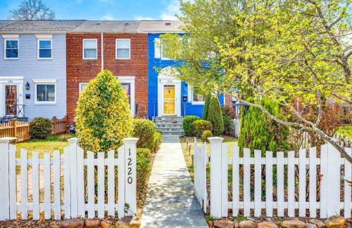 Old Town Alexandria Casa | - Fenced Yard - Crib - BBQ Grill & 4 Tvs Cherry Blossom Luxury Getaway -Floyd's Freedom-