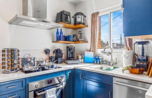 Old Town Alexandria Casa | - Fenced Yard - Crib - BBQ Grill & 4 Tvs Cherry Blossom Luxury Getaway -Floyd's Freedom-