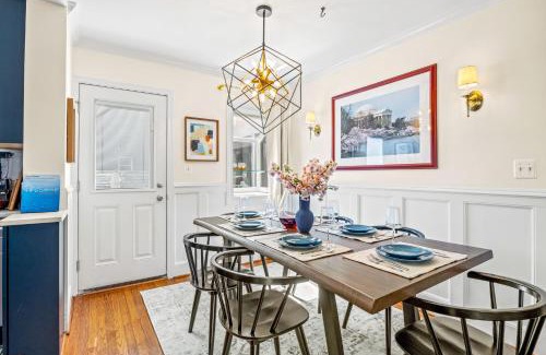 Old Town Alexandria Casa | - Fenced Yard - Crib - BBQ Grill & 4 Tvs Cherry Blossom Luxury Getaway -Floyd's Freedom-