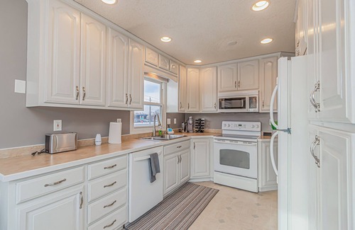 Fargo Casa | Fenced Yard I XL Dining I Workspace I Pack n Play