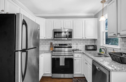 North Raleigh Casa | Fenced Yard * Pet Friendly * Covered Patio