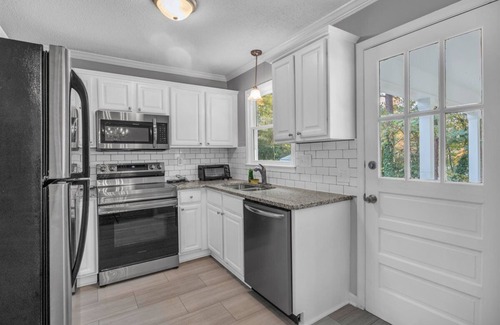 North Raleigh Casa | Fenced Yard * Pet Friendly * Covered Patio