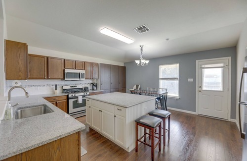 Elm Creek Casa | Fenced Yard & Playset: Elgin Family Getaway!