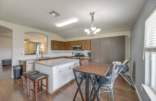 Elm Creek Casa | Fenced Yard & Playset: Elgin Family Getaway!