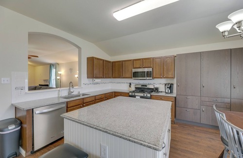 Elm Creek Casa | Fenced Yard & Playset: Elgin Family Getaway!