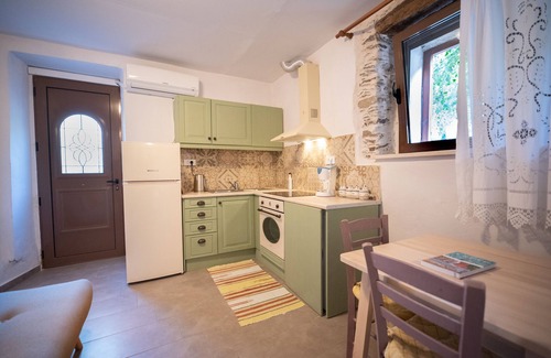 Livadia Apartamento | Feneri 3 -Cozy rustic Apt 20' from Elafonisi beach