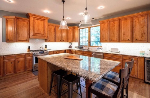 Saugatuck Casa | Fennville Stunner! Hot tub, Theatre, Assoc Lake MI Beach