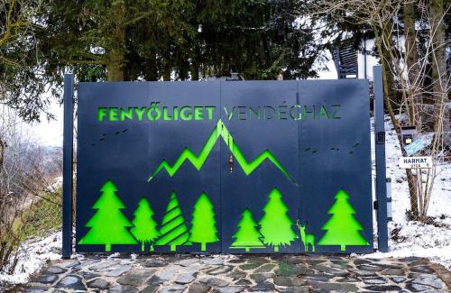 Salgotarjan Apartamento | Fenyőliget - Nászutas Lakosztály