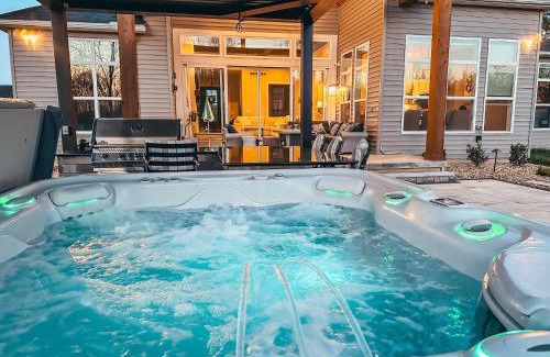 Columbia Township Villa | FeralWoods Private Estate With Hot Tub