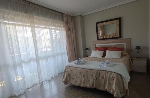 Los Remedios Apartamento | Feria apartment, near Plaza España