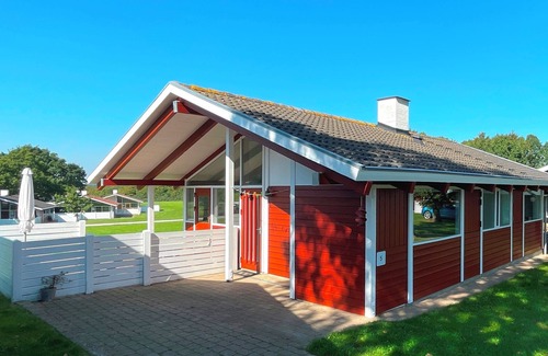 Aabenraa Cabina | Feriebolig nær natur og hav - Fælles pool, badestrand, mini golf