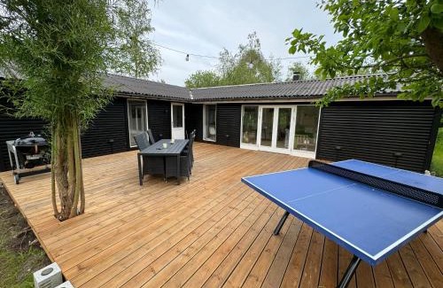 Grevinge Casa | Feriehus, Sommer, Plads, Spil og Leg - nu med udendørs bordtennis