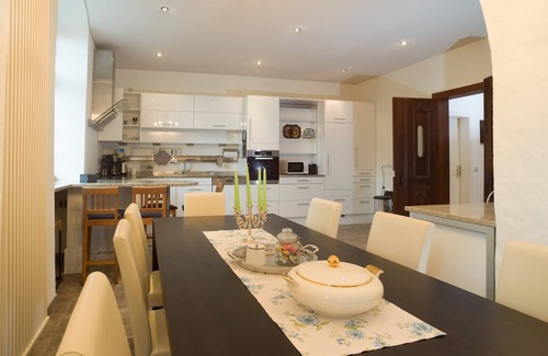 Hilbringen Apartamento | Ferien im Schloss Hilbringen