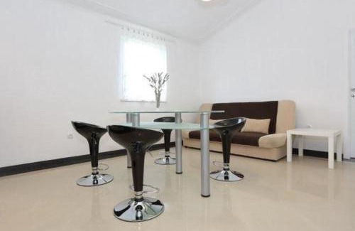 Gornji Karin Apartamento | Ferienapartment Mit Balkon Für Fünf Personen