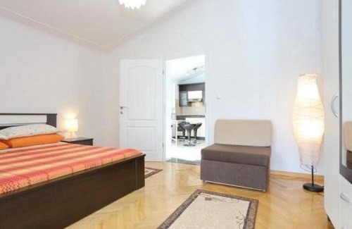 Gornji Karin Apartamento | Ferienapartment Mit Balkon Für Fünf Personen