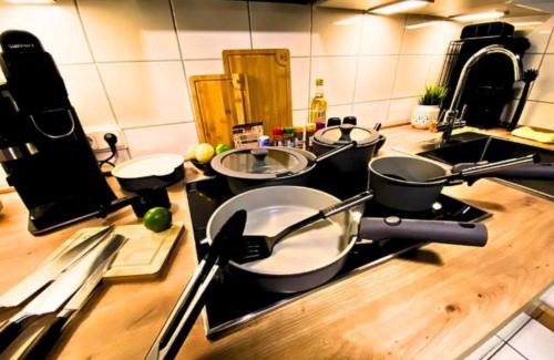 Dudweiler Apartamento | Ferienapartment Saarbrücken Zentrumsnah mit Luxus-Heimkino, Grill, Balkon & Miele Küche