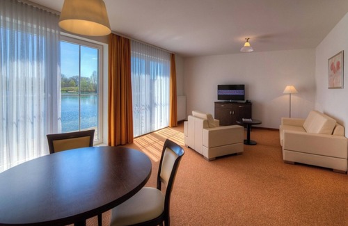 Perleberg Complejo | Ferienappartement am See im Hotelresort Neuer Hennings Hof