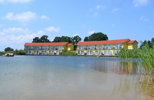 Perleberg Complejo | Ferienappartement am See im Hotelresort Neuer Hennings Hof