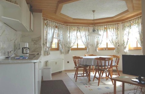 Bayerisch Eisenstein Apartamento | Casa de vacaciones en la planta baja con acceso privado desde el jardín.